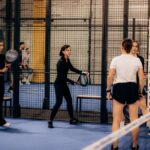 Een overzicht van verschillende padel rackets voor beginners en gevorderden, met focus op controle en comfort.